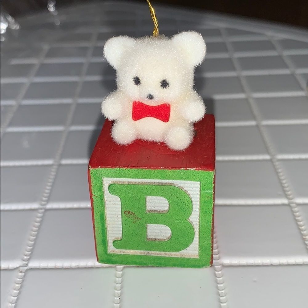 Vtg Enesco‎ bear on a Christmas block ornament